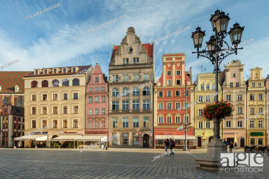 Stock Photo: Autumn morning at old town square in Wroclaw, Lower Silesia, Poland.