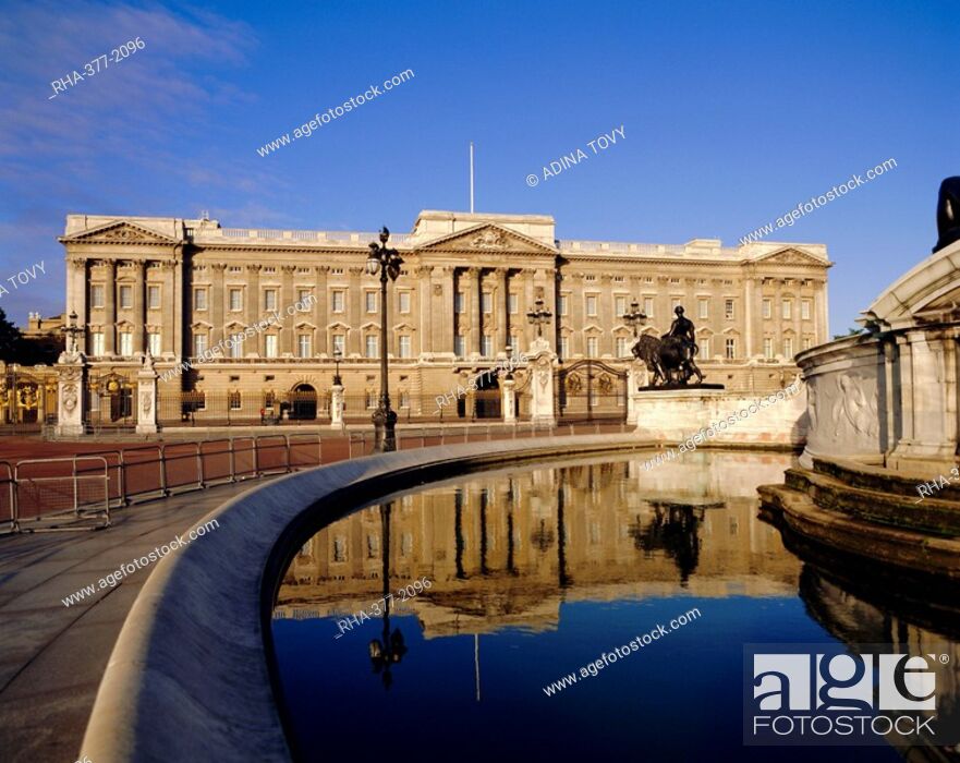 Stock Photo: Buckingham Palace, London, England, UK.