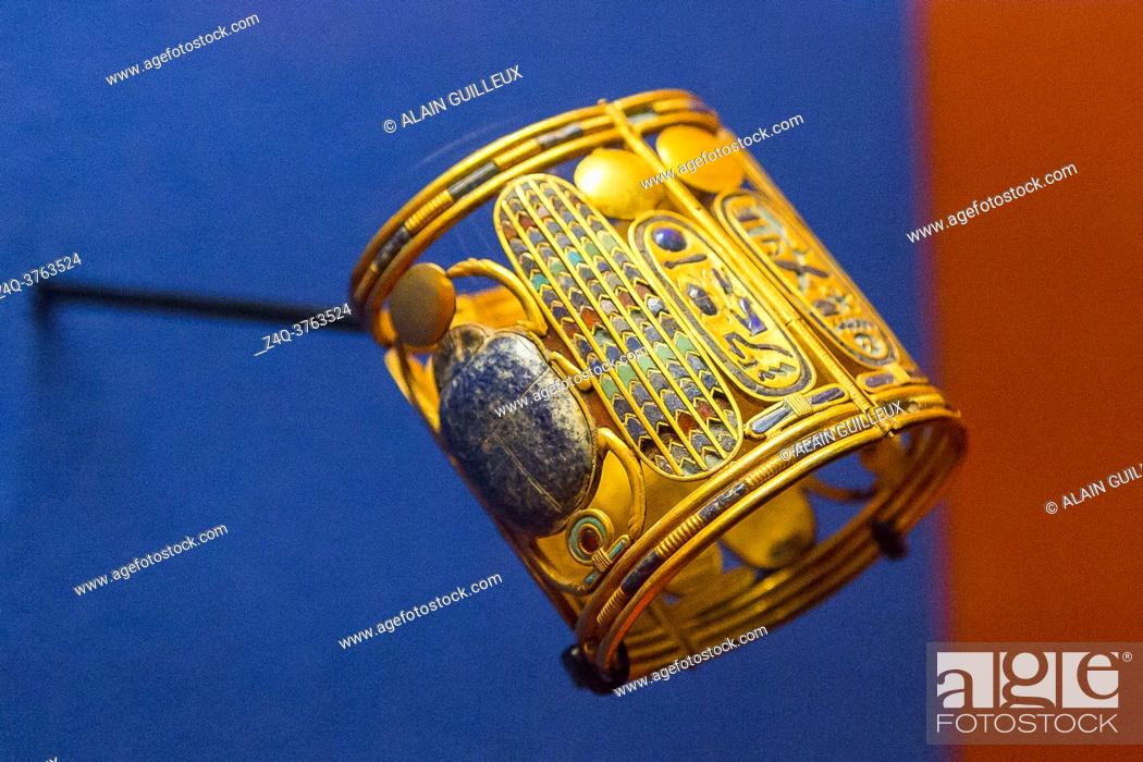 Stock Photo: Egypt, Cairo, Egyptian Museum, jewellery found in the royal necropolis of Tanis, burial of the king Psusennes I : One of the two bracelets showing cartouches of.