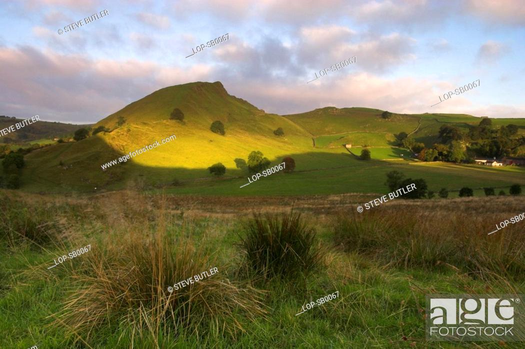 Stock Photo: England, Derbyshire, Chrome Hill, Chrome Hill in the Peak District viewed from the edge of Parkhouse Hill.