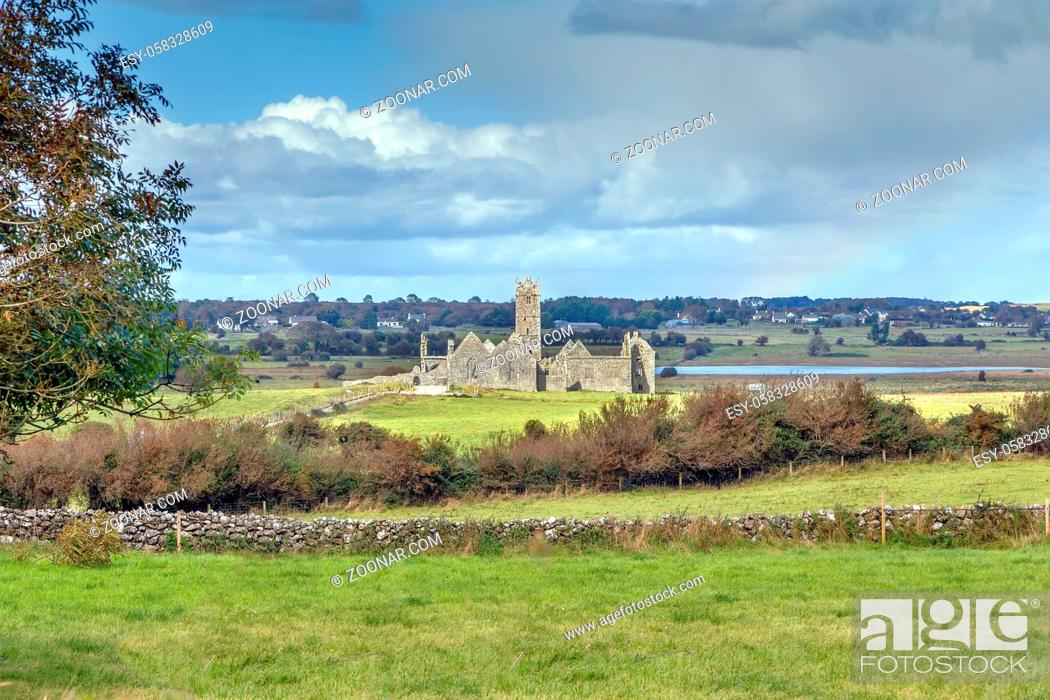 Photo de stock: Ross Errilly Friary is a medieval Franciscan friary located about a mile to the northwest of Headford, County Galway, Ireland.