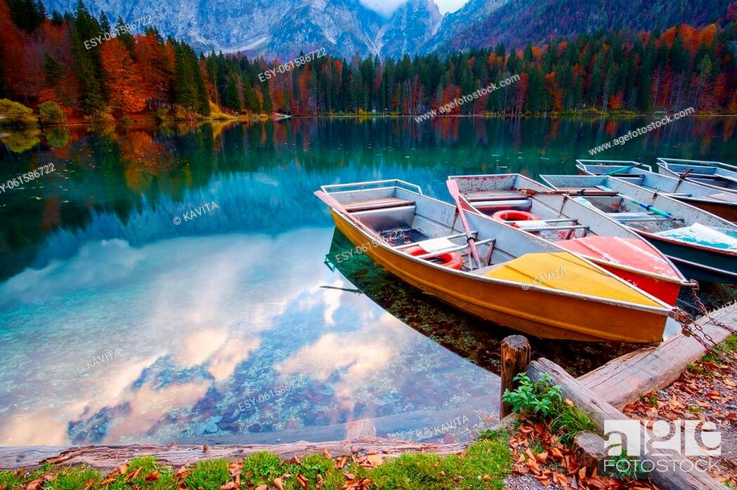 Photo de stock: Alpine lake and colorful boats near Slovenian-Italy border, Lake Fusine, Italy.