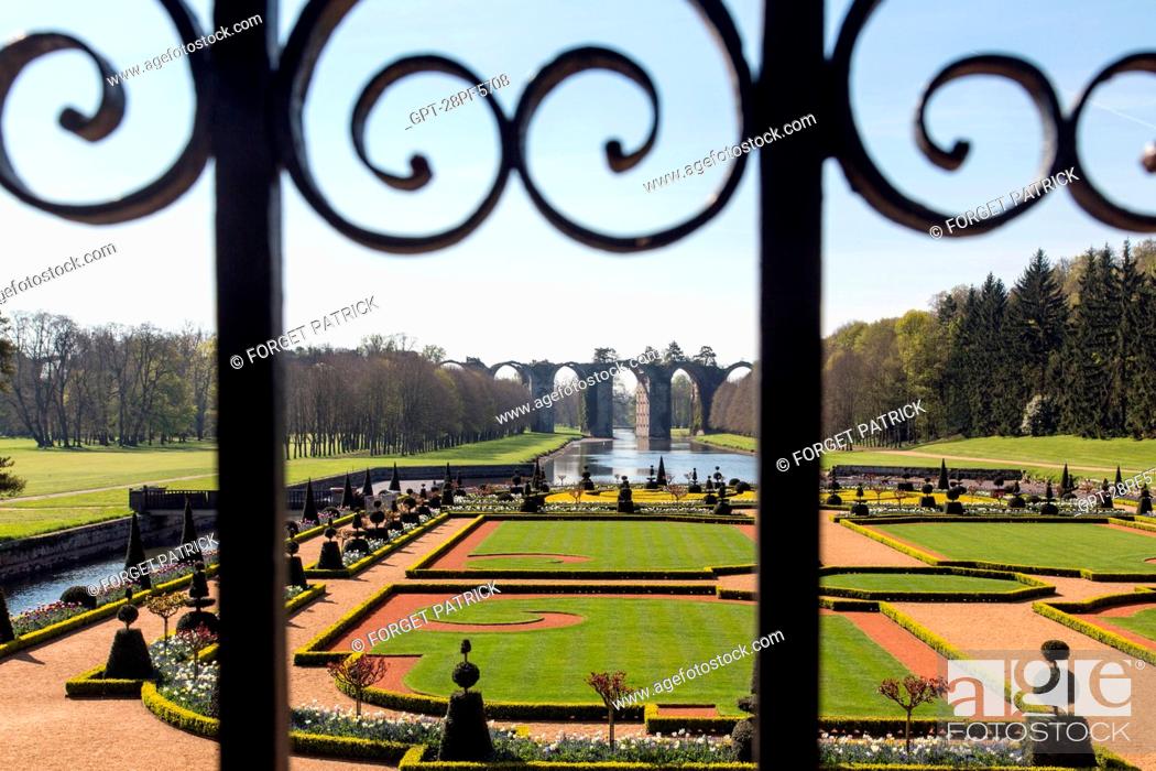 Stock Photo: BALCONY OVERLOOKING THE FRENCH-STYLE GARDENS CREATED ACCORDING TO THE PLANS DRAWN UP BY ANDRE LE NOTRE, GARDENER TO KING LOUIS XIV.
