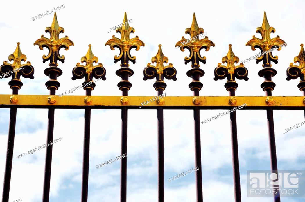 Stock Photo: Gilded fence, Neue Hofburg, New Imperial Palace, Heldenplatz square, Vienna, Austria, Europe.