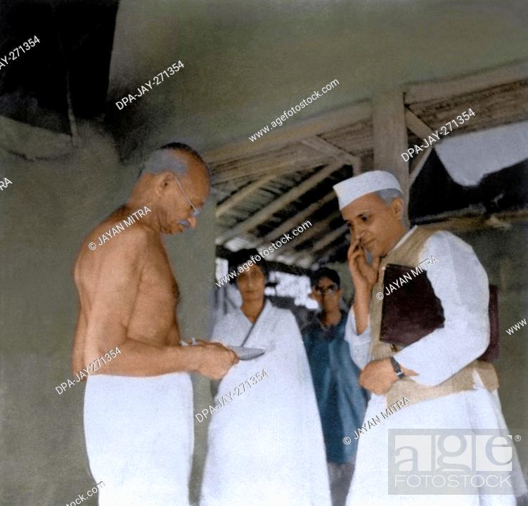 Jawaharlal Nehru and Mahatma Gandhi, , Wardha, Maharashtra, India, Asia, 1938, Stock Photo, Picture And Rights Managed Image. Pic. DPA-JAY-271354 | agefotostock