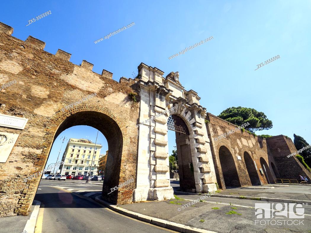 Imagen: Porta San Giovanni is a gate in the Aurelian Wall of Rome - Rome, Italy.
