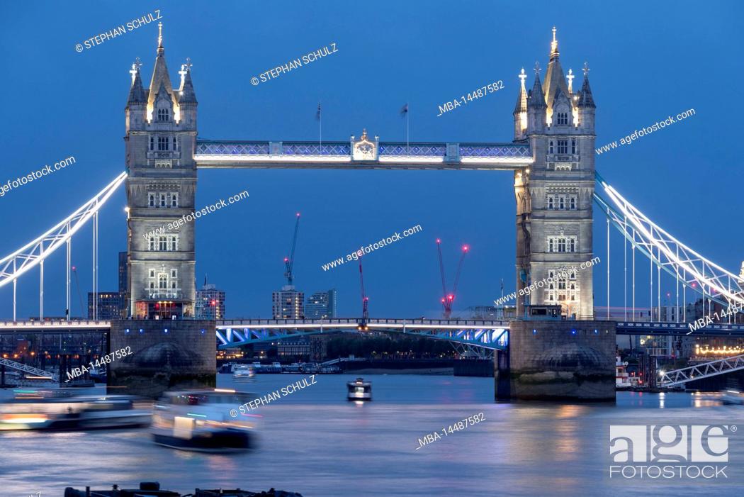 Stock Photo: Tower Bridge, evening, illuminated, London, Great Britain.