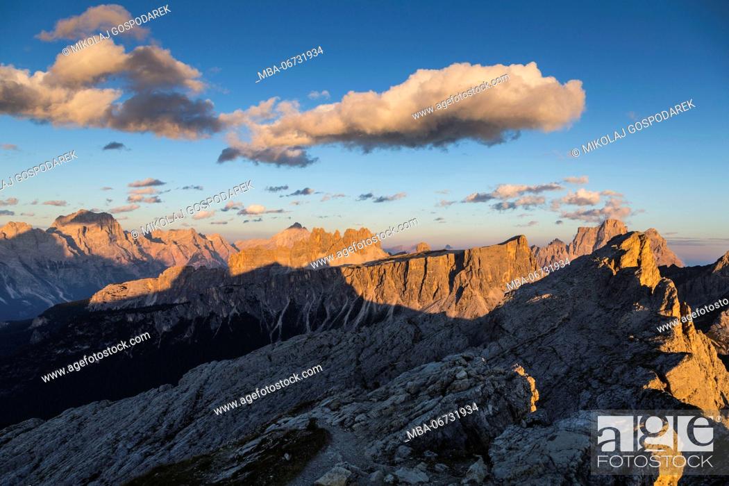 Stock Photo: Europe, Italy, Alps, Dolomites, Mountains, Croda da Lago, Formin, Monte Pelmo, View from Rifugio Nuvolau.
