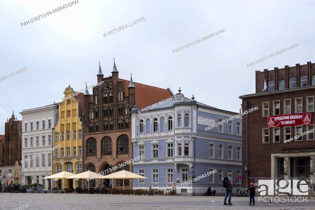 Stock Photo: 23 June 2021, Mecklenburg-Western Pomerania, Stralsund: Listed gabled houses on the market square in Stralsund. First mentioned in 1234.