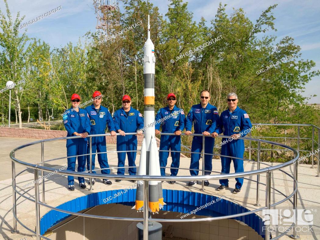 Photo de stock: At the Cosmonaut Hotel crew quarters in Baikonur, Kazakhstan, the Expedition 53-54 prime and backup crewmembers pose for photos around a Soyuz rocket mock up.