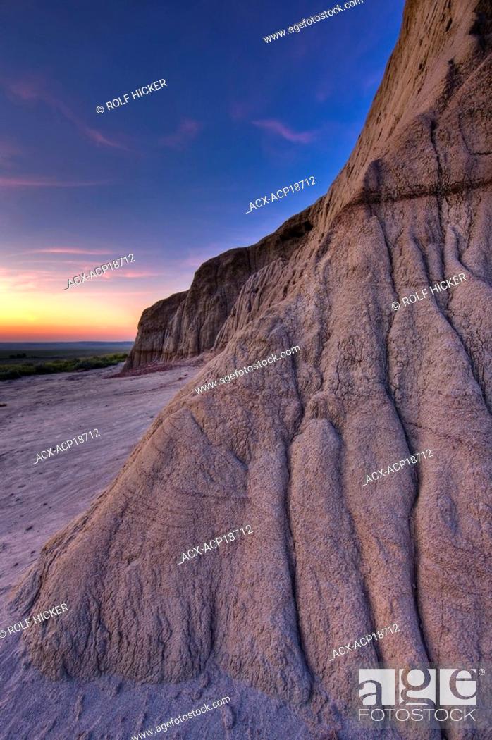 Stock Photo: Formations and patterns on Castle Butte at sunset in Big Muddy Badlands, southern Saskatchewan, Canada.