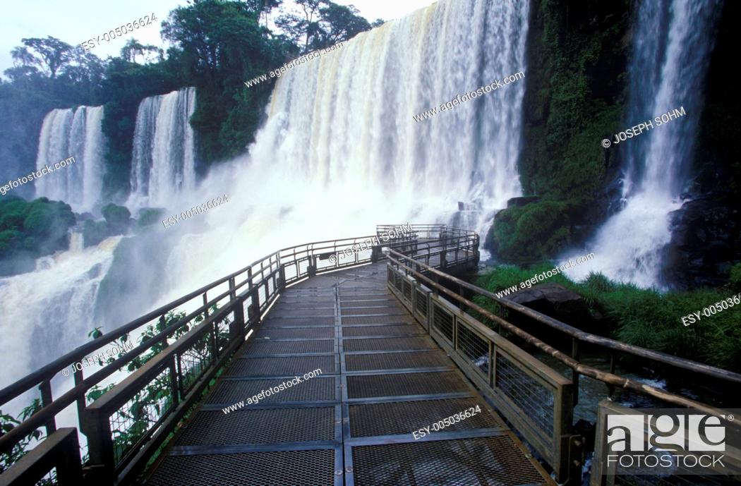 Stock Photo: Iguazu Waterfalls in Parque Nacional Iguazu, border of Brazil and Argentina.