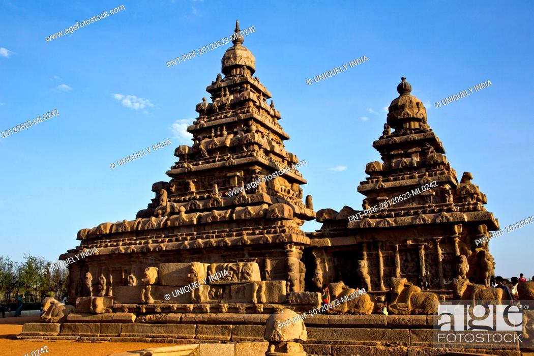 Stock Photo: Sculptures around a temple, Shore Temple, Mahabalipuram, Kanchipuram District, Tamil Nadu, India.