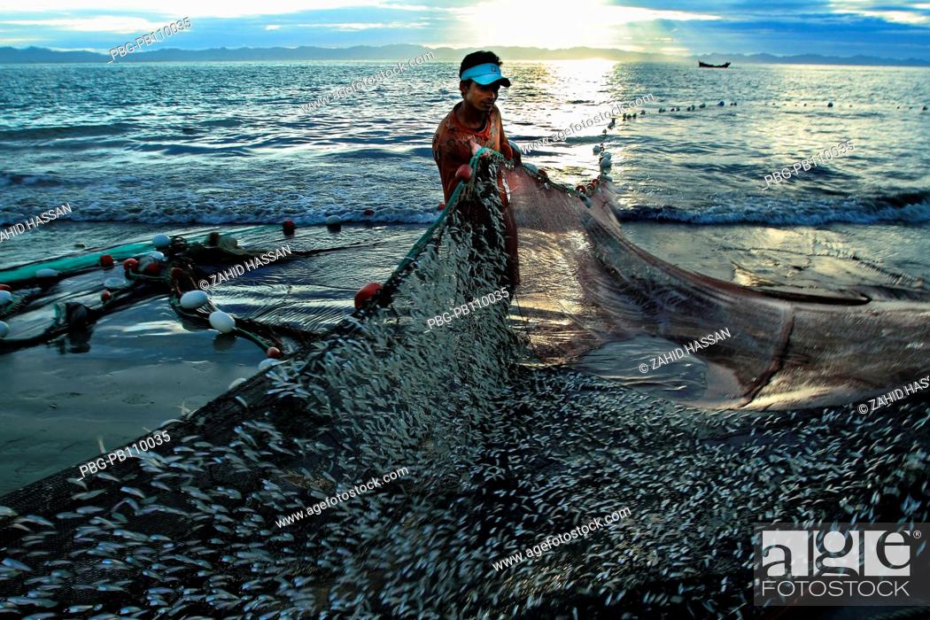 Stock Photo: Fishing in the Bay of Bengal at the Saint MartinÆs Island, locally known as Narkel Jinjira It is the only coral island and one of the most famous tourist spots.