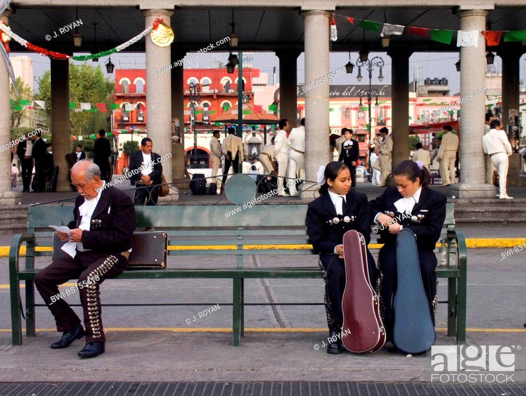 Stock Photo: Musicians waiting. Mariachis in Plaza Garibaldi, Mejico, Mexico.