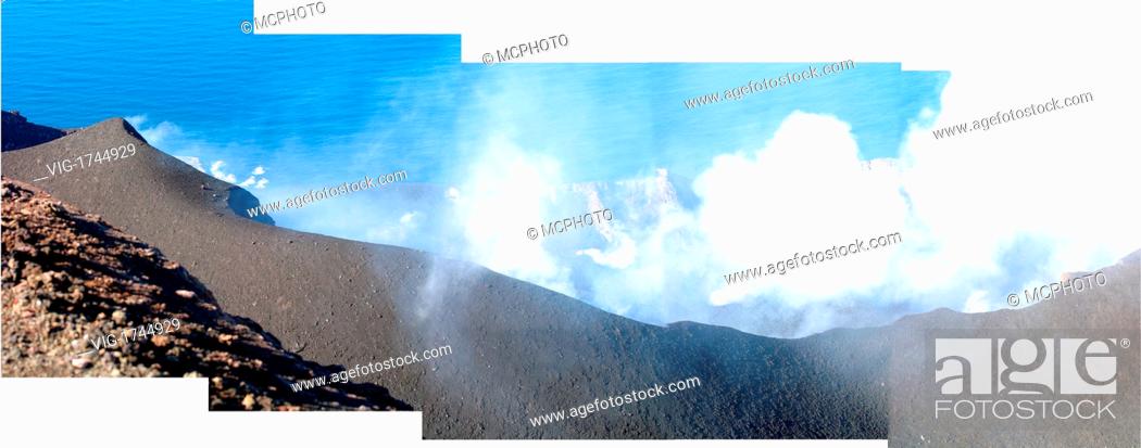Stock Photo: Erupting Volcano, Stromboli, Italy. - Stromboli, Italien, 01/01/2009.