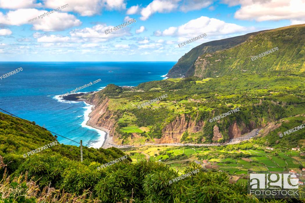 analizar Bloquear Jirafa Azores coastline landscape in Faja Grande, Flores island. Portugal, Foto de  Stock, Imagen Low Budget Royalty Free Pic. ESY-033906570 | agefotostock
