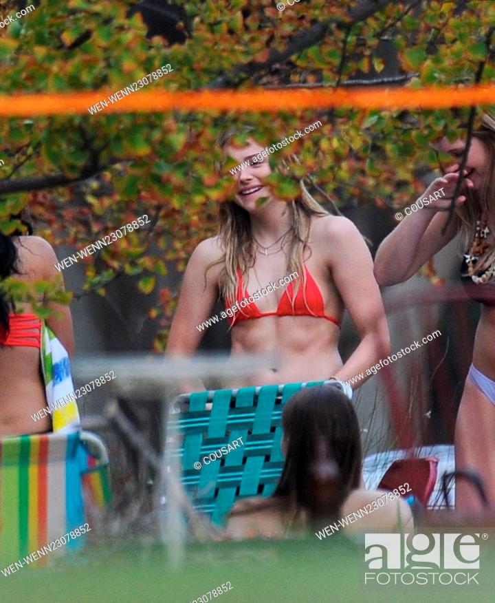 Openlijk rollen Troosteloos Actress Chloe Moretz shows off her rocking body in a 2 piece orange and  blue bikini on the set of..., Stock Photo, Picture And Rights Managed  Image. Pic. WEN-WENN23078852 | agefotostock