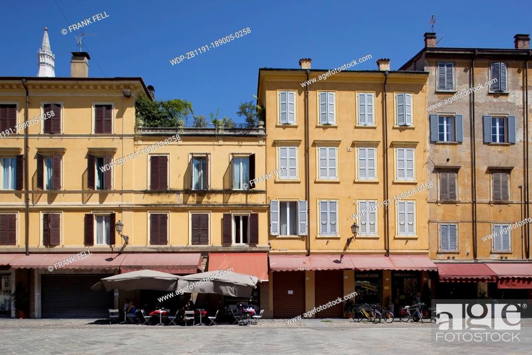 Stock Photo: Italy, Emilia Romagna, Modena, Colourful Architecure near Piazza Grande.