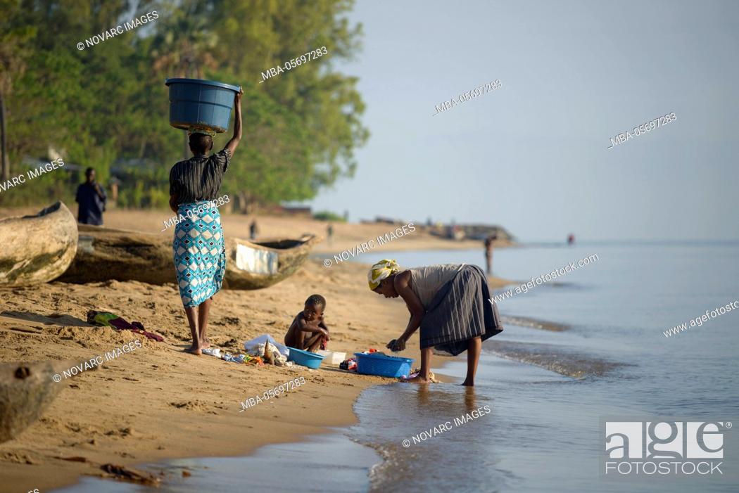 Stock Photo: Daily life on the shores of Lake Malawi, Malawi, Africa.
