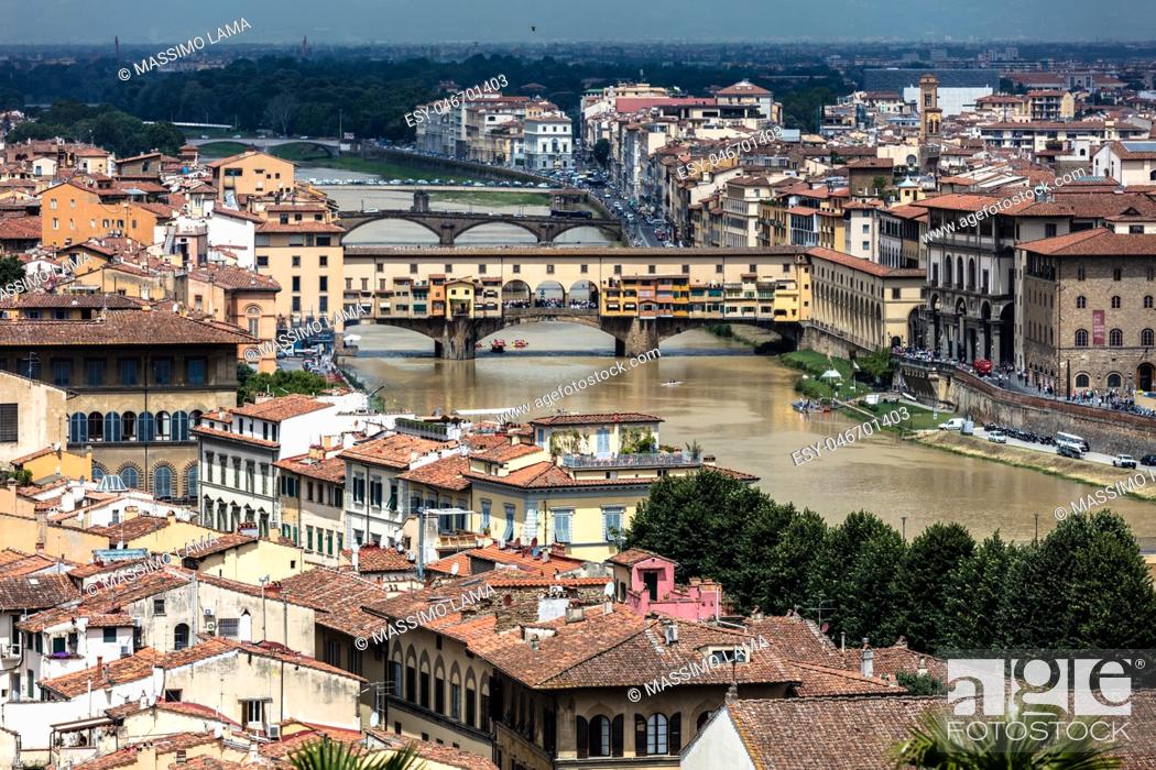 Photo de stock: View of historical medieval bridge on the Arno river, ponte Vecchio, Florence, Italy.