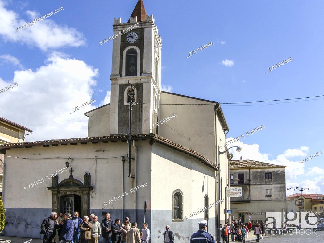 Photo de stock: Holy Week spectators waiting for procession in front of the Church of the Annunciation (Chiesa dell'Annunziata). Randazzo, Metropolitan City of Catania, Sicily.