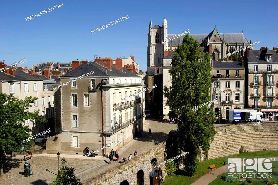 Stock Photo: France, Loire Atlantique, Nantes, European Green Capital 2013, Chateau des Ducs de Bretagne (Dukes of Brittany Castle) and the Cathedral of Saint Peter and.