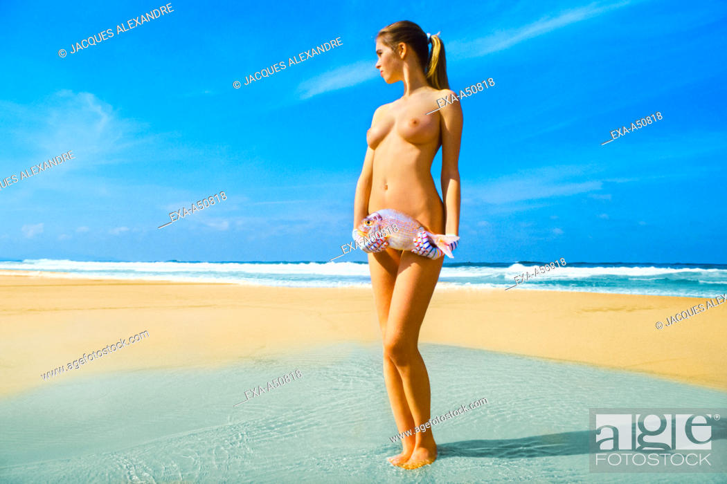 Nude girl at the beach holding a fish, Foto de Stock, Imagen Derechos  Protegidos Pic. EXA-A50818 | agefotostock