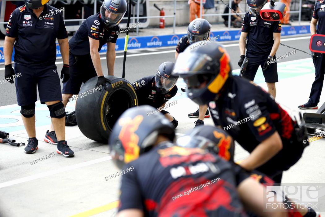 Stock Photo: Oracle Red Bull Racing team, F1 Grand Prix of Hungary at Hungaroring on July 29, 2022 in Budapest, Hungary. (Photo by HIGH TWO). - Budapest/Ungarn.