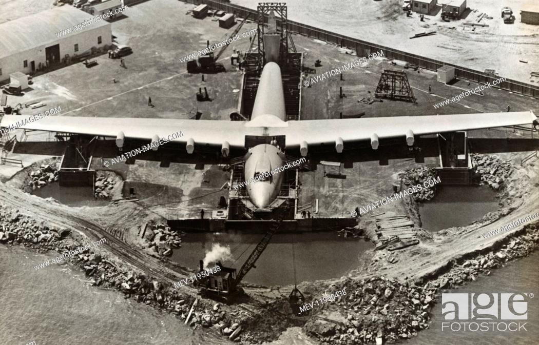 Stock Photo: The Huge Engineless Hughes H-4 Hercules / Spruce Goose Under-Construction at Terminal-Island, San Pedro, Long Beach Harbour, California, Usa.
