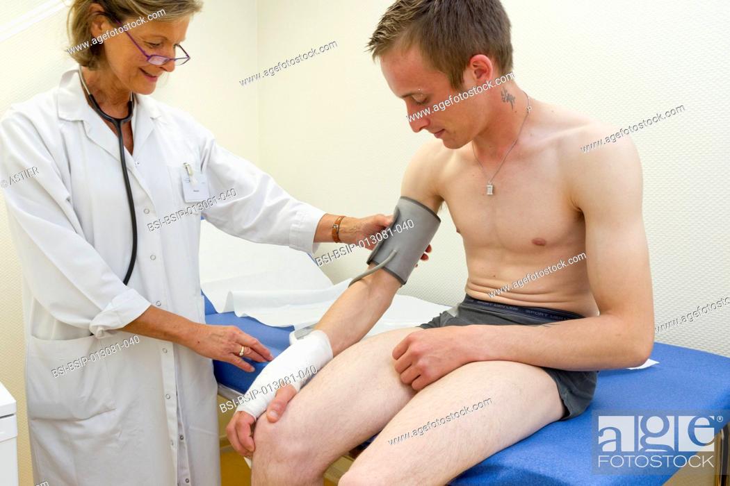 Stock Photo: To be used in the context of the reportage only. Medical check-up run by IPL Lille Institut Pasteur in Arras, France. IPL delocalise these check-ups to help.