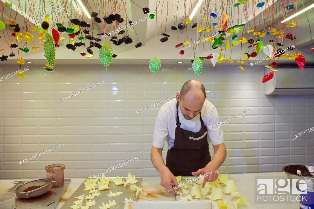 Stock Photo: Baker making a 'Mona', typical chocolate cake of Pascua's monday, the godfather gives his godson, catalan tradition, Escriba bakery, 83 La Rambla, Barcelona.