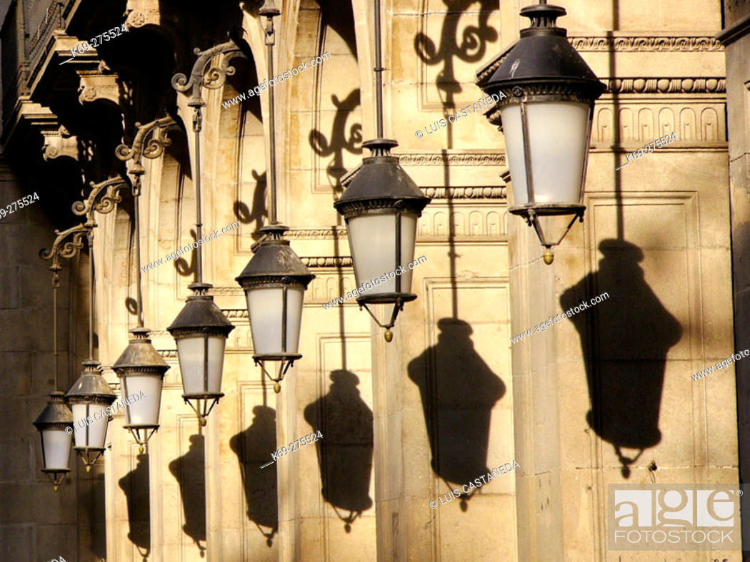 Queja Fuera de borda Semicírculo Street lamps at the Ramblas. Barcelona. Spain, Foto de Stock, Imagen  Derechos Protegidos Pic. K69-275524 | agefotostock