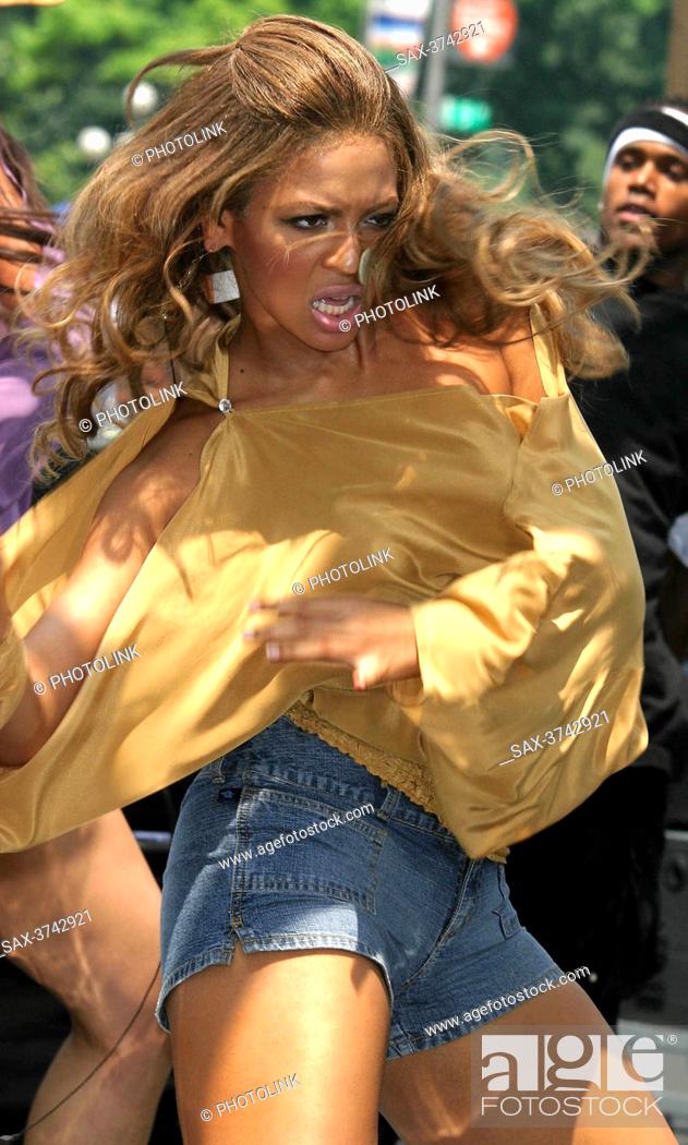 Stock Photo: BEYONCE KNOWLES PERFORMS ON THE CBS EARLY SHOW AT CBS PLAZA IN NYC 06/27/2003 .Photo By John Barrett/PHOTOlink.net.