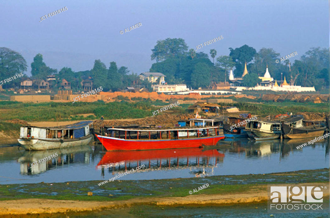 Stock Photo: Myanmar, Mandalay, Irrawaddy canal.