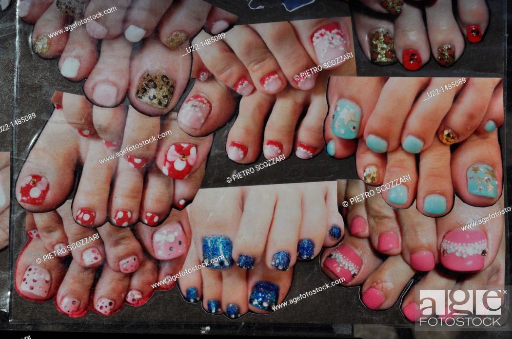 Photo de stock: Nara (Japan): ad of a beauty parlor specialized in feet nails along Sanjo-dori Street.