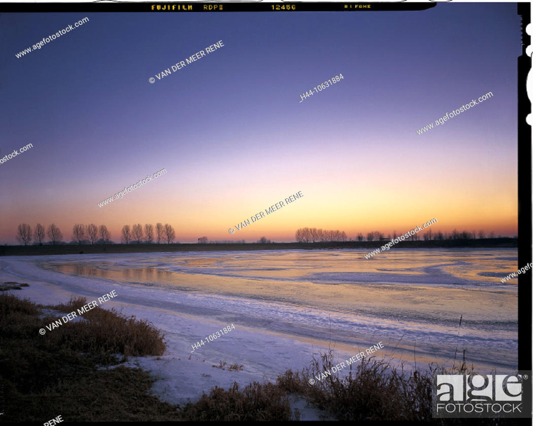Stock Photo: 10631884, dusk, twilight, De Gravenbol, dyke, ice, river, flow, body of water, Holland, scenery, nature, Netherlands, lake, se.