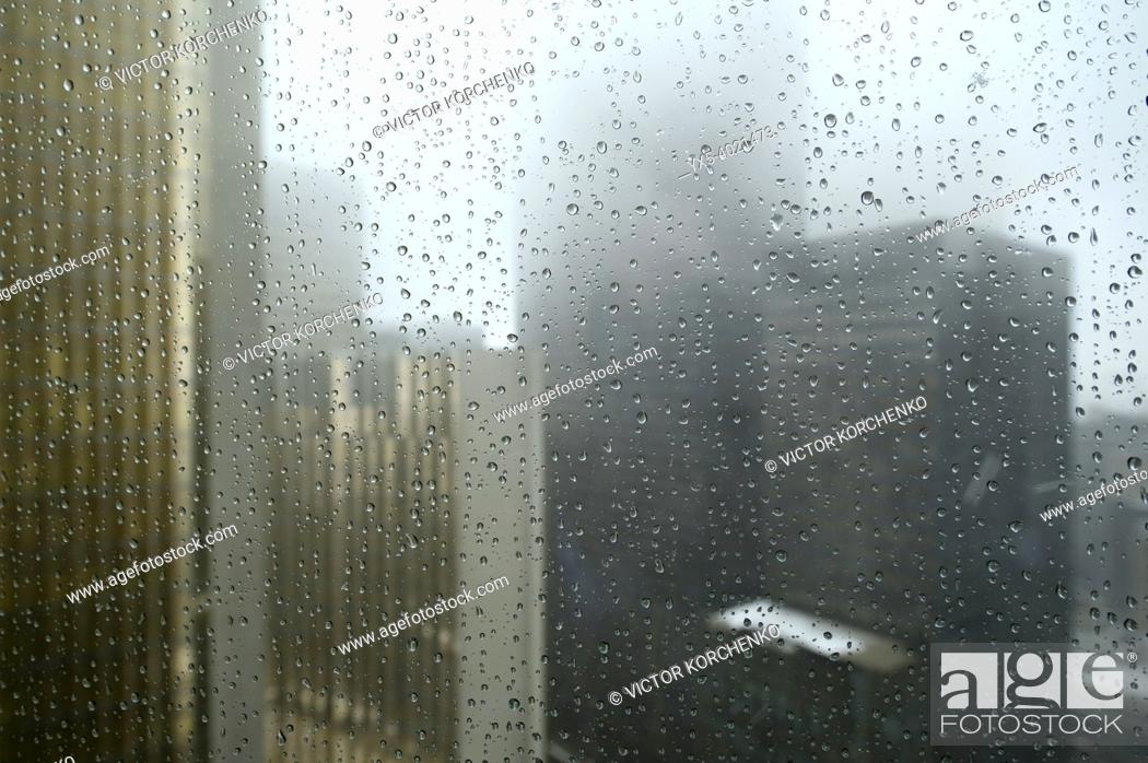 Photo de stock: Toronto-Dominion Centre in Toronto Downtown banking district seen through rain drops on the window.