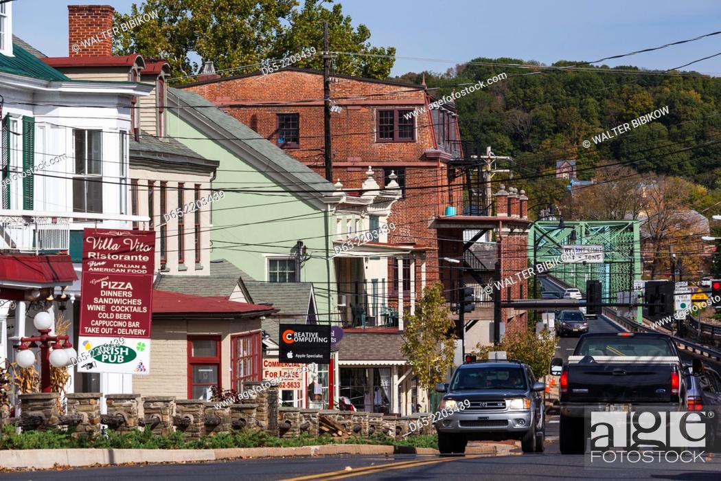 Stock Photo: USA, Pennsylvania, Bucks County, New Hope, buildings along East Bridge Street.