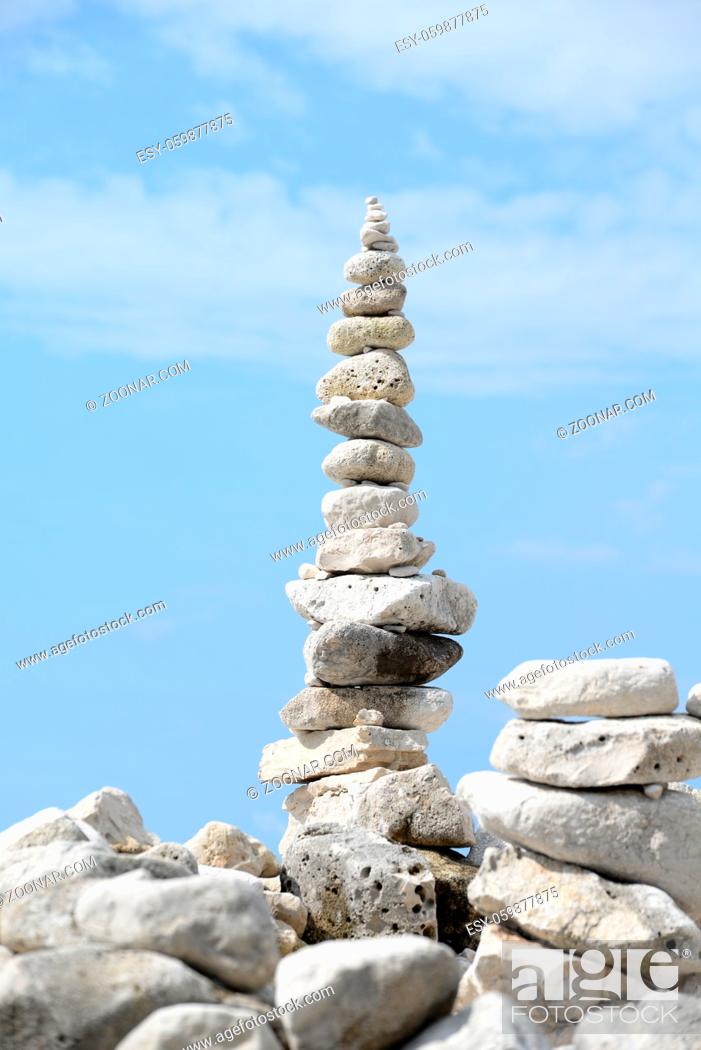 Imagen: Steinmännchen, steinmann, Balance, gleichgewicht, balancieren, labil, steine, turm, zwei, paar, türmchen, spitze, zusammenhalt, zusammenhalten, steinturm, natur.