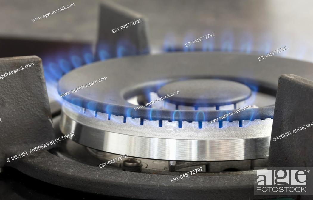 Imagen: Modern glass stove, dutch gas - Black stove.