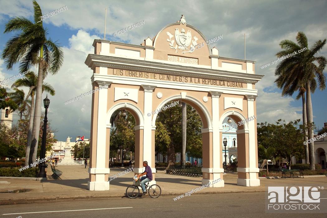 Stock Photo: View to the Arco del Triunfo-Arch Of Triumph at the historic center, Cienfuegos, Cienfuegos Province, Cuba, West Indies, Central America.