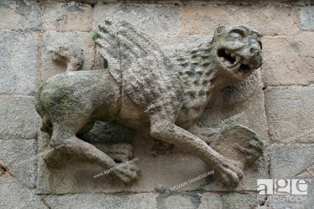 Stock Photo: France, Bretagne, Cotes d'Armor, medieval city of Dinan, Saint-Sauveur basilica.