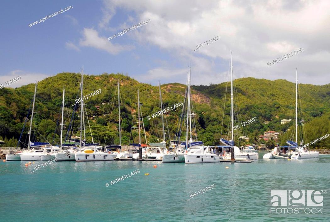 Stock Photo: Sailing yachts in the harbour of Baie Ste. Anne, Praslin Island, Seychelles, Africa, Indian Ocean.