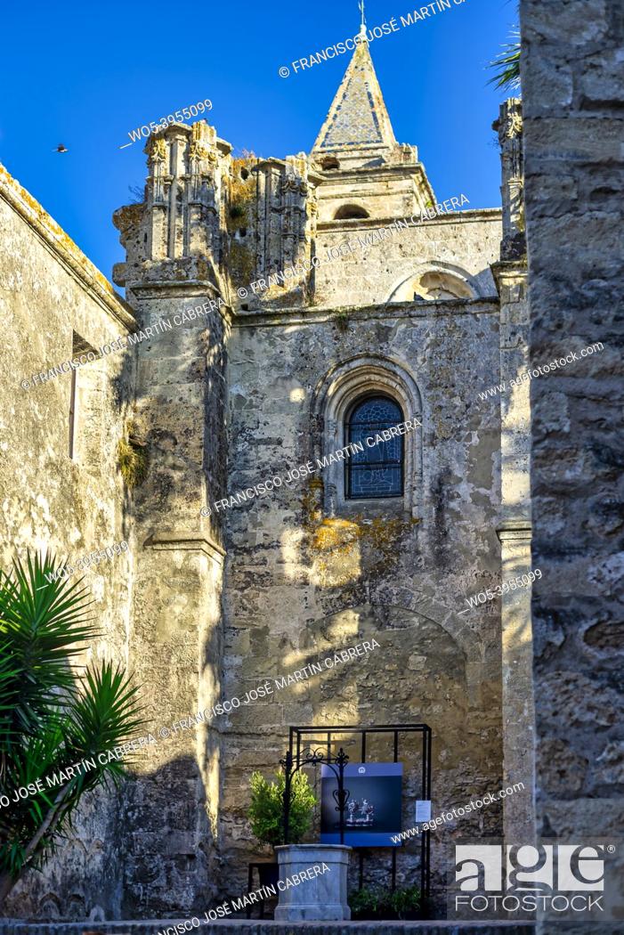 Photo de stock: Exterior of church of Vejer, Elizabethan Gothic construction, located in upper area of city. It has been declared historical-artistic ensemble.