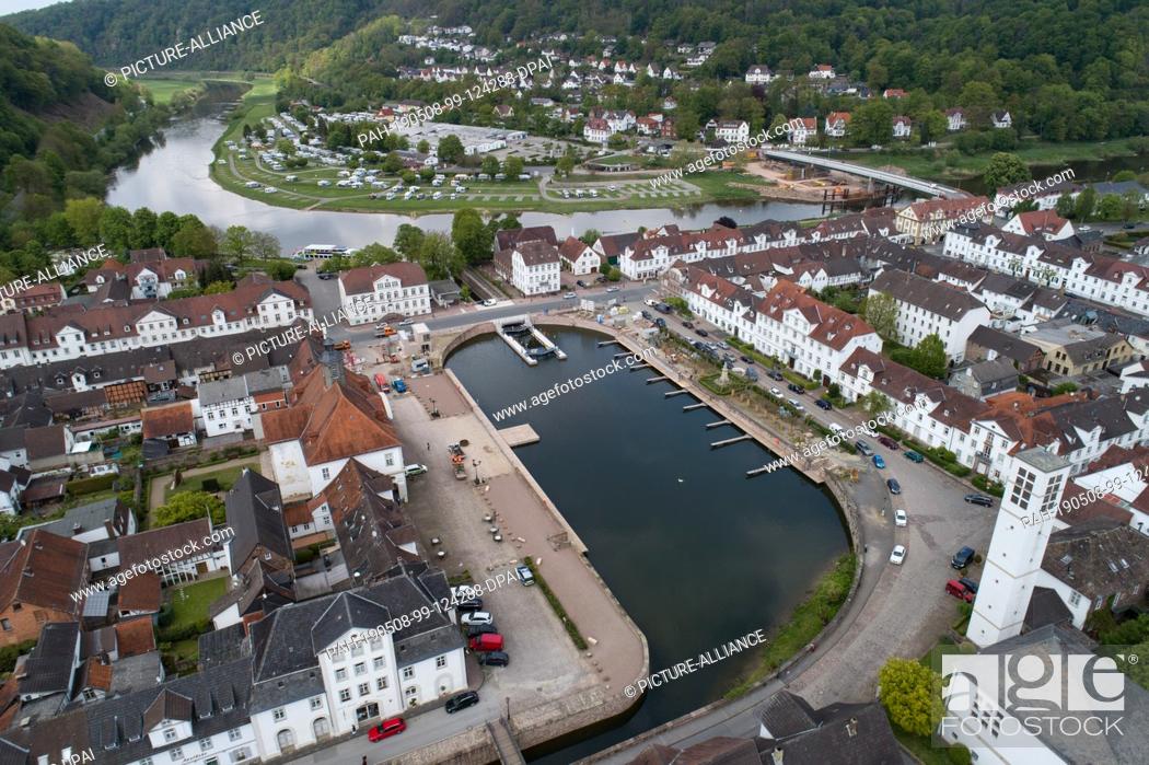 Stock Photo: 07 May 2019, Hessen, Bad Karlshafen: The new lock and jetties for sport boats can be seen in the harbour basin next to the town hall.