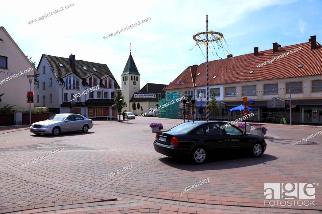 Stock Photo: D-Bohmte, Hunte, Midland Canal, Duemmer, Osnabrueck Country, Lower Saxony, traffic, traffic project, attempt of a flow regulation without road signs and traffic.