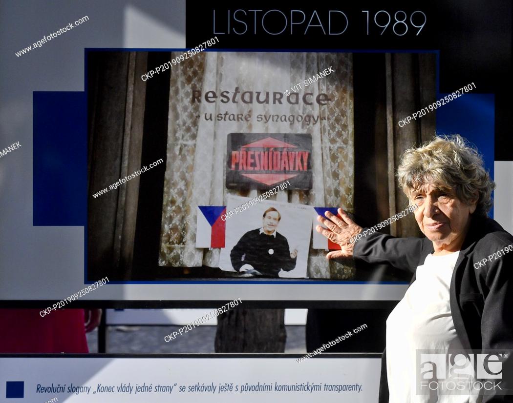 Imagen: Slovak photographer Zuzana Minacova (pictured) opens exhibition entitled ""Path to Freedom"" in Prague, Czech Republic, September 25, 2019.