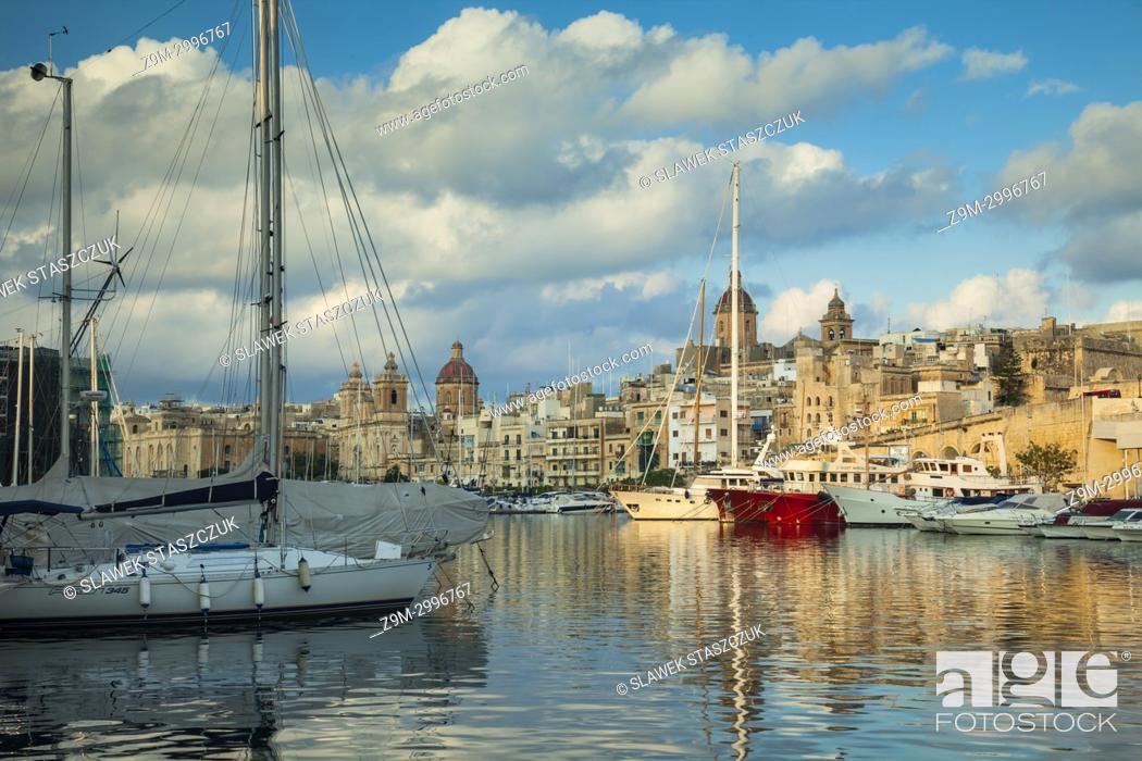 Stock Photo: Afternoon on Vittoriosa Yacht Marina, Malta.