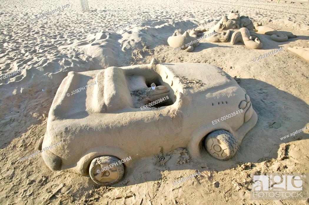Imagen: Sand castle of car with cup holder on beach of Durban, South Africa.